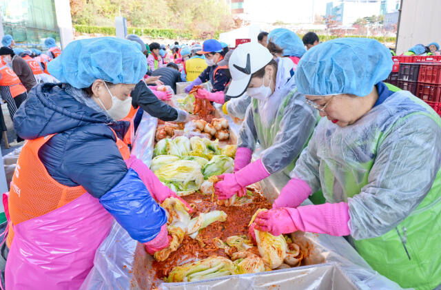 사본_2024 용인 르네상스 자원봉사 김장 대첩 [포토뉴스]