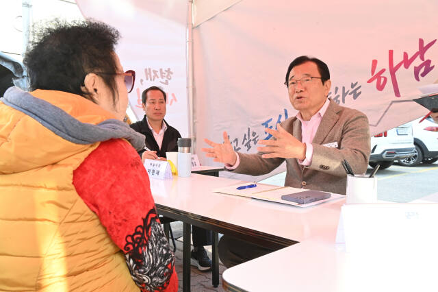원도심 신장동서 ‘이동시장실’을 주관하고 있는 이현재 하남시장. 하남시 제공
