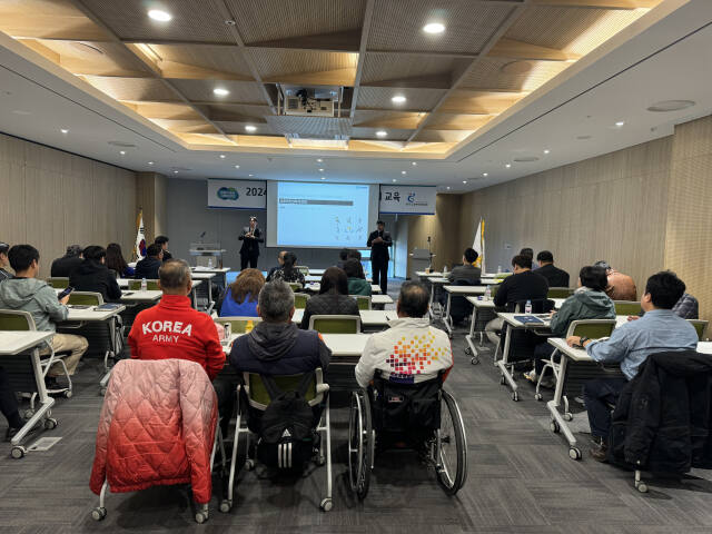 경기도장애인체육회는 15일 수원컨벤션센터에서 종목 가맹단체 실무자 등을 대상으로 가맹단체 직무 및 안전관리 교육을 실시했다.도장애인체육회 제공