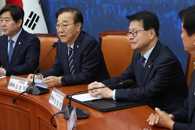 더불어민주당 김윤덕 사무총장이 17일 국회에서 열린 기자간담회에서 발언을 하고 있다. 연합뉴스