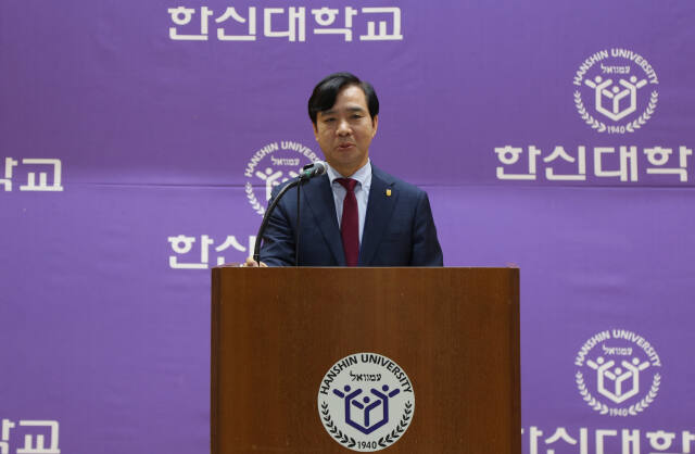 전국신학대학협의회장에 취임한 한신대 강성영 총장. 한신대 제공