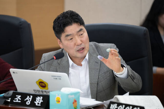 15일 열린 2024년 문화체육관광국 행정사무감사에서 조성환 인천시의원(더불어민주당‧계양1)이 질의하고 있다. 시의회 제공
