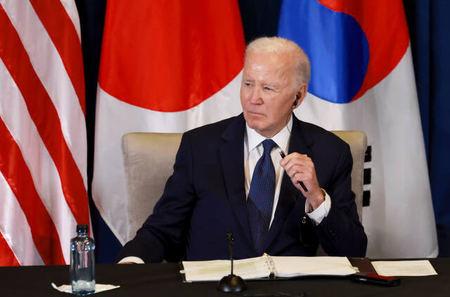지난 15일(현지시간) 페루 리마 컨벤션센터에서 열린 한미일 정상회의에 참석한 조 바이든 미국 대통령. 연합뉴스