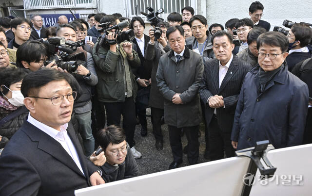 박상우 국토교통부장관, 수원 영통구 재개발 지역 방문 [포토뉴스]