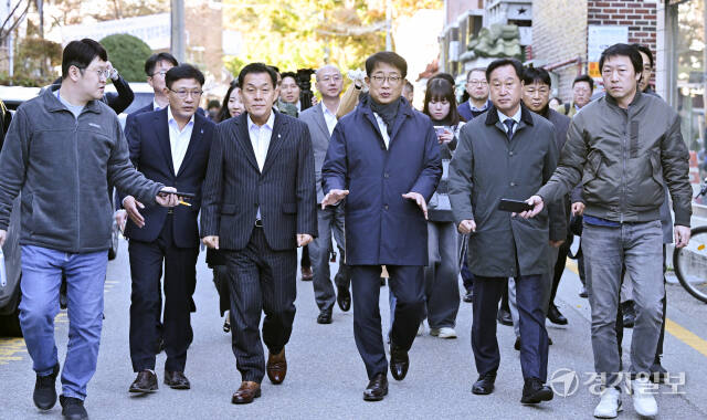 박상우 국토교통부장관, 수원 영통구 재개발 지역 방문 [포토뉴스]