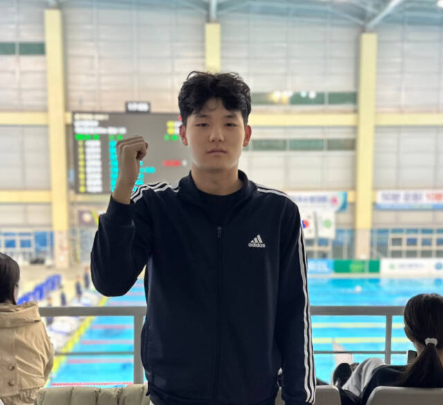 ‘2024 MBC배 전국수영대회’ 남자 고등부 평영 100m에서 우승, 대회 2관왕에 오른 정건우.경기체고 제공