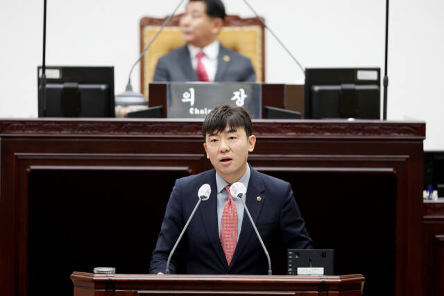 20일 열린 제299회 인천시의회 제2차 본회의 신성영 인천시의원(국민의힘·중구2)이 5분발언을 하고 있다. 인천시의회제공