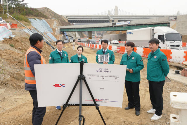 구리-세종 고속도로 하남 사업구간을 찾아 현안을 청취 중인 하남시의회 도시건설위원회. 하남시의회 제공