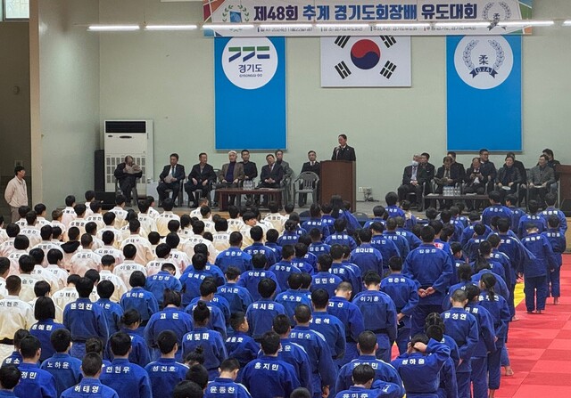 제48회 추계 경기도회장배 유도대회 개회식에서 이원성 경기도체육회장이 축사를 하고 있다.황선학기자