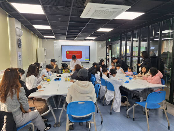 이천교육지원청 이천 꿈빚공유학교 성장의 발판을 마련하기 위해 학생, 학부모, 주민 등이 참석한 가운데 성장 나눔 한마당 행사를 펼쳤다. 이천교육지원청 제공