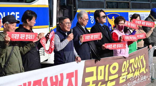 이재명 대표 '위증교사 1심 선고' 진보·보수양측 집회 [포토뉴스]