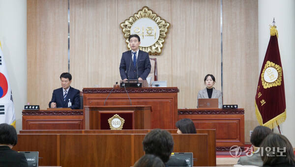 25일 개회한 고양특례시의회 제290회 제2차 정례회 첫 날 본회의에서 김운남 의장이 개회사를 하고 있다. 신진욱기자