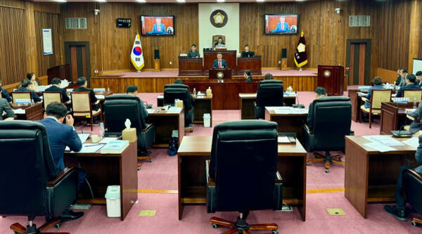 여주시의회 제72회 2차 정례회가 25일 여주시의회 3층 본회의실에서 열리고 있다. 유진동기자