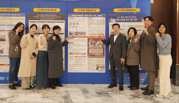 양평군이 감염병 예방관리 정책 제안 공모전에서 은상을 수상한 뒤 기념촬영을 하고 있다. 사진=양평군 제공
