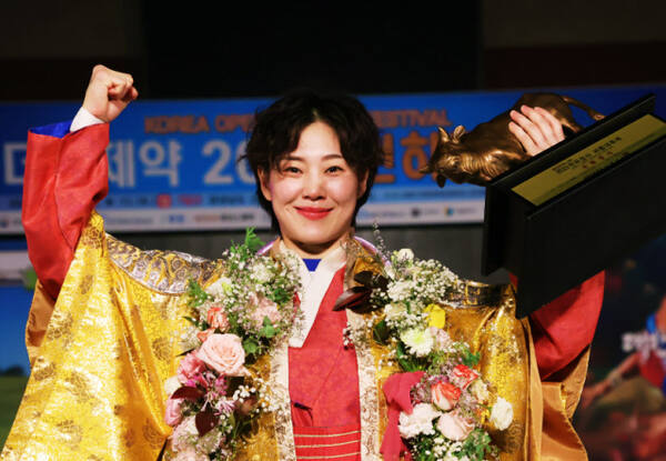 2024 천하장사 씨름대축제서 여자부 매화장사에 오른 안산시청 김은별.경기일보 DB