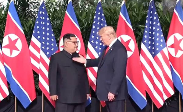 2018년 싱가포르 센토사 섬 카펠라호텔 세기의 회담 당시 도널드 트럼프 미국 대통령-김정은 북한 국무위원장. 연합뉴스