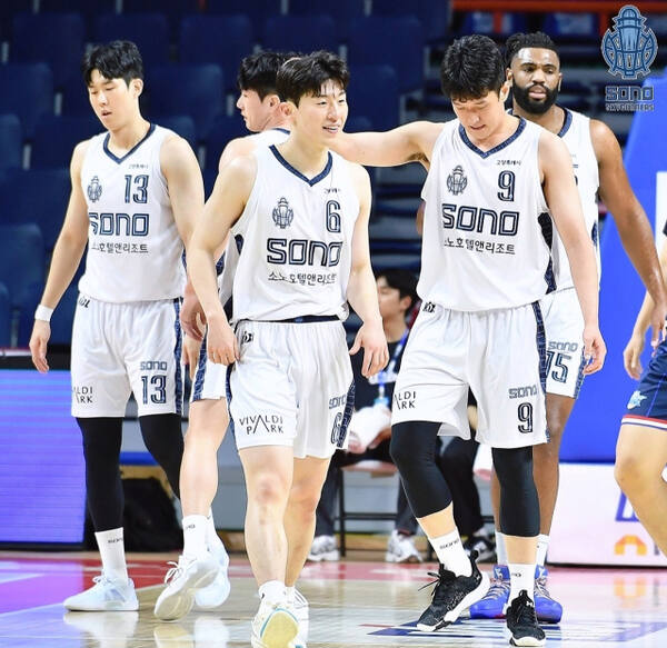 고양 소노가 오는 28일 오후 7시 원주종합체육관에서 열릴 원주 DB와 원정 경기에서 김태술 감독에게 데뷔전 승리를 안기겠다는 각오다.고양 소노 제공