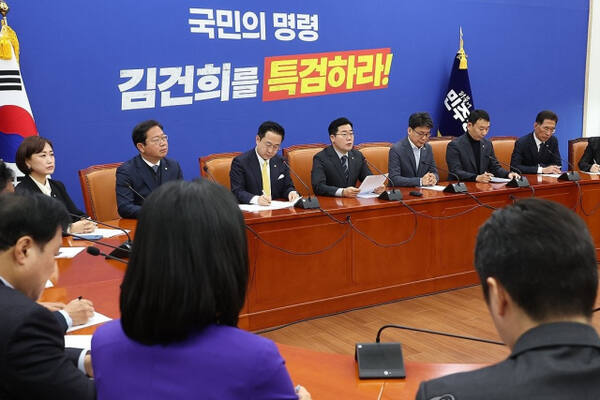 더불어민주당 박찬대 원내대표가 28일 국회에서 열린 정책조정회의에서 발언을 하고 있다. 연합뉴스
