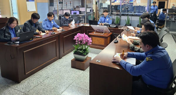 해양경찰청이 공해상 항공기 해상추락사고를 대비해 일본 국토교통성 항공국 도쿄구난조정본부와 합동훈련을 했다.