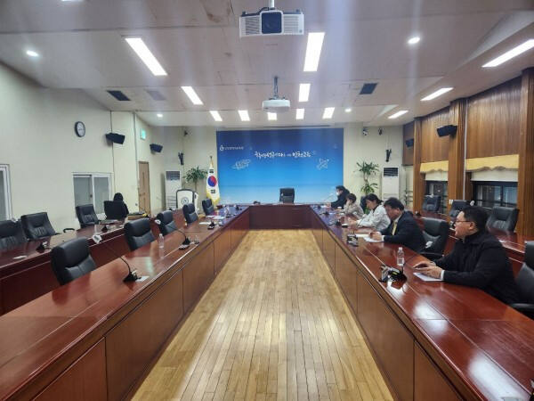 회의가 파행되면서 텅 비어 버린 진상조사위원회 회의실. 전국교직원노동조합 인천지부제공