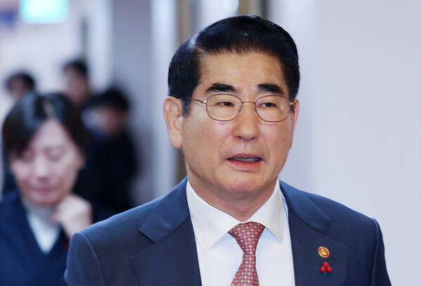 김용현 국방부 장관이 3일 오전 정부서울청사에서 열린 국무회의에 참석하고 있다. 연합뉴스