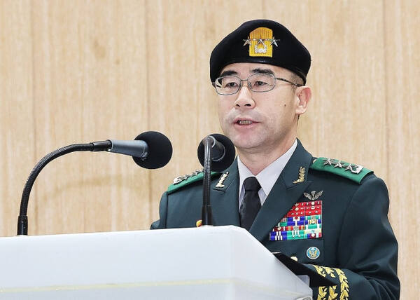 11월 29일 오전 경기도 광주시 육군 특수전학교에서 열린 ‘특전부사관 257기 임관식’에서 곽종근 특수전사령관이 축사하고 있다. 연합뉴스