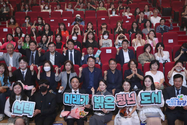 화성시가 ‘청년이 정착하고 싶은 도시’ 조성에 박차를 가하고 있다. 사진은 지난해 9월 열린 청년의날 기념행사 모습. 화성시 제공