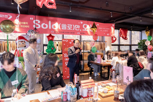 SOLO(쏠로)만 오산!’ 행사에 참석한 이권재 시장이 인사말을 하는 모습. 오산시 제공