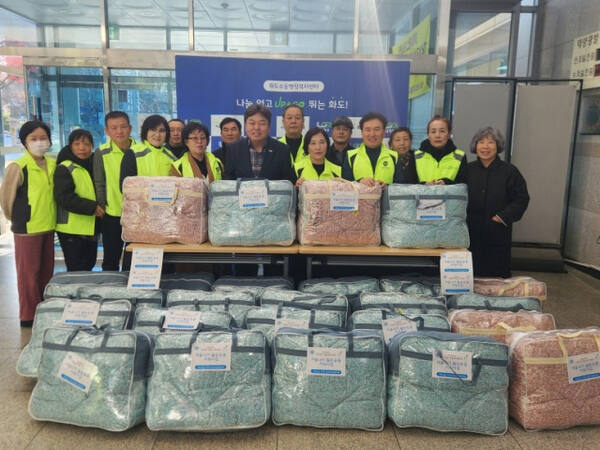 지난 10일 남양주화도수동행정복지센터에서 박재영 센터장과 지역사회보장협의체 위원들이 함께 기념촬영을 하고 있다. 남양주시 제공
