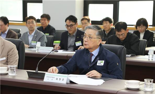 이한준 LH 사장이 주택착공 현황을 점검하고 있다. LH 제공