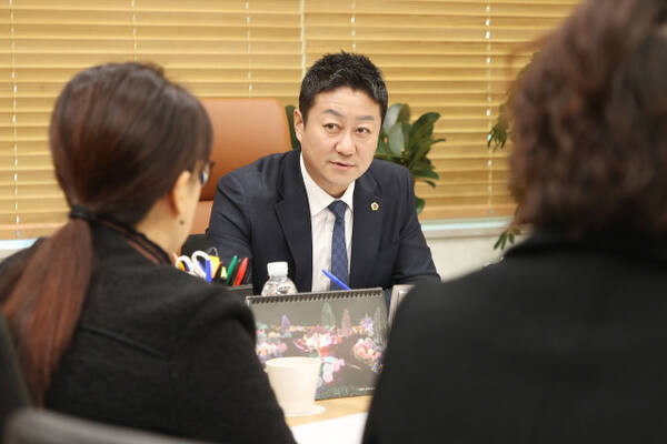김진경 경기도의회 의장이 12일 시흥시 관계자들과 만나 '2025 시흥 인디뮤직페스티벌 정담회'를 열고 성공적인 축제 개최를 위한 지원 방안 등을 논의하고 있다. 김경희기자