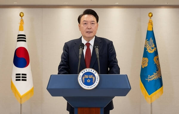 윤석열 대통령이 지난 12일 용산 대통령실에서 대국민 담화를 하고 있다. 연합뉴스