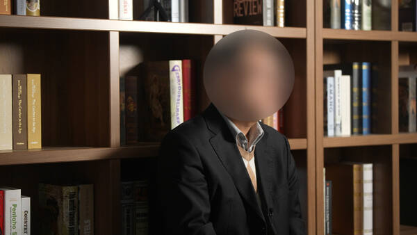 16일 경기일보를 찾은 ‘고래협력프로젝트’ 피해자 A씨가 인터뷰를 진행하고 있다. 곽민규 PD