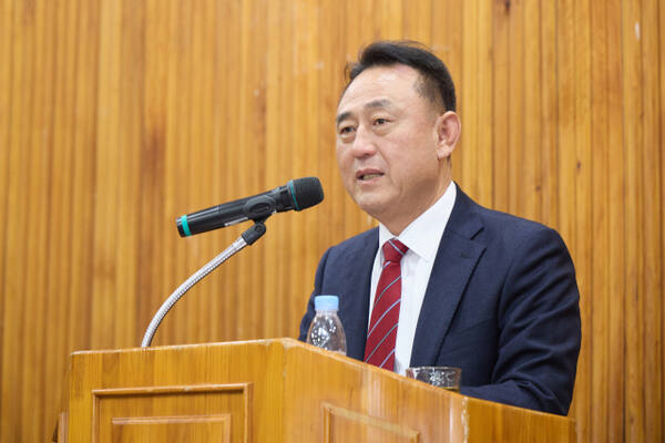 지난 16일 여주시농업개술센터에서 열린 여주시 품목별농업인연구회 성과보고회가 열린 가운데 이충우 시장이 축사를 하고 있다. 여주시 제공