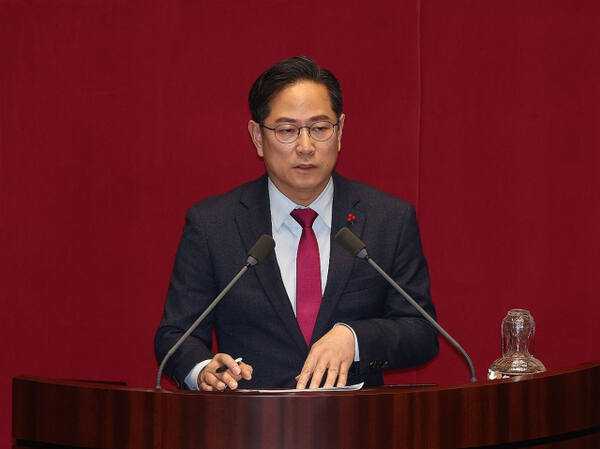 국민의힘 박수영 의원이 지난 13일 국회 본회의에서 긴급현안질문을 하고 있다. 연합뉴스