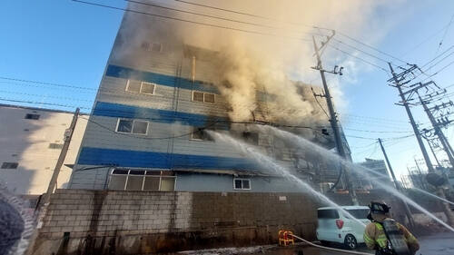 안산 단원구 원시동 반월산업단지 화확물질 제조공장 화재 현장. 경기도소방재난본부 제공