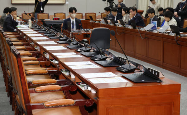19일 오전 열린 국회 운영위원회 전체회의가 국민의힘 소속 위원들과 대통령실 관계자들의 불참속에 진행되고 있다. 연합뉴스