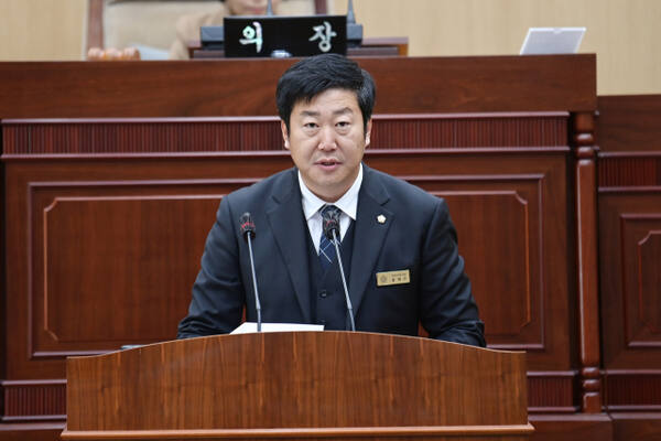 연천군의회 윤재구 의원이 본회의에서 5분 자유발언을 하고 있다. 연천군의회 제공