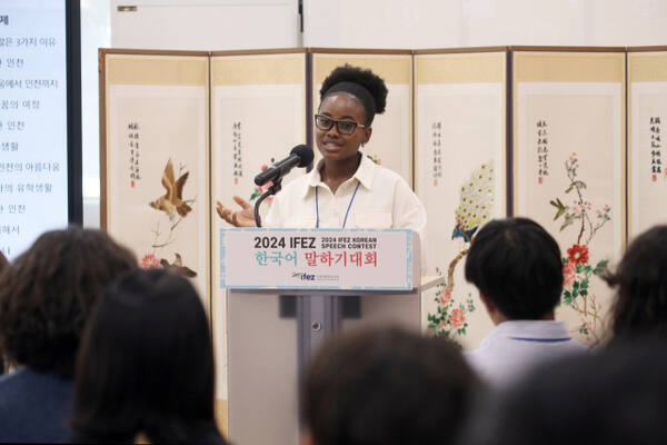 지난 10월 열린 ‘제4회 IFEZ 한국어 말하기 대회’에서 한 외국인 참가자가 발표하고 있다. 인천경제청 제공