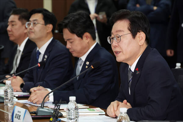 더불어민주당 이재명 대표가 24일 서울 중구 중앙서민금융통합지원센터에서 열린 '취약계층 금융 부담 완화를 위한 현장간담회'에서 발언하고 있다. 연합뉴스