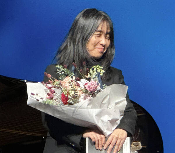 지난 12월 12일(현지시간) 노벨문학상 수상자 한강이 스웨덴 스톡홀름 왕립연극극장에서 열린 '노벨 낭독의 밤' 행사에서 기념 촬영하고 있다. 연합뉴스