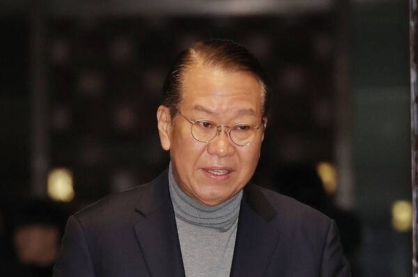 26일 국회에서 열린 국민의힘 의원총회에 비상대책위원장으로 지명된 권영세 의원이 참석하고 있다. 연합뉴스
