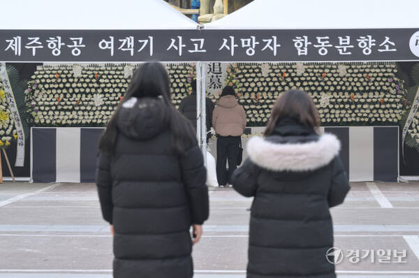 사고로 희생된 친구를 향한 그리움의 눈물 [포토뉴스]