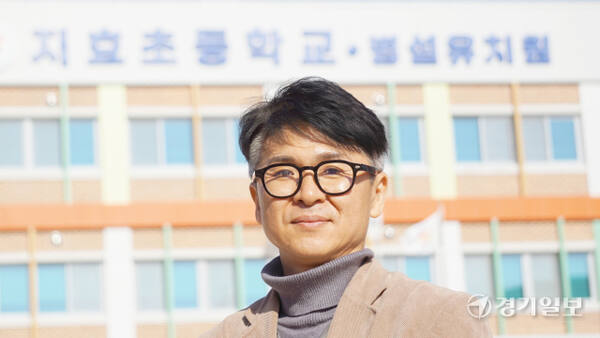 20년 넘게 댄스 재능기부를 하고 있는 고양 지효초 박종국 행정실장. 신진욱기자