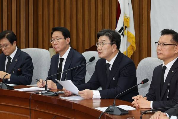 국민의힘 권성동 원내대표가 3일 오전 서울 여의도 국회에서 열린 원내대책회의에서 발언하고 있다. 연합뉴스