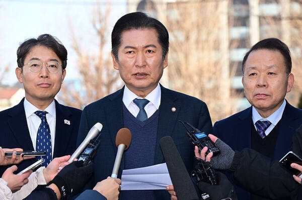 ‘대통령 탄핵소추 대리인단’을 대표하고 있는 정청래 국회 법제사법위원장. 연합뉴스