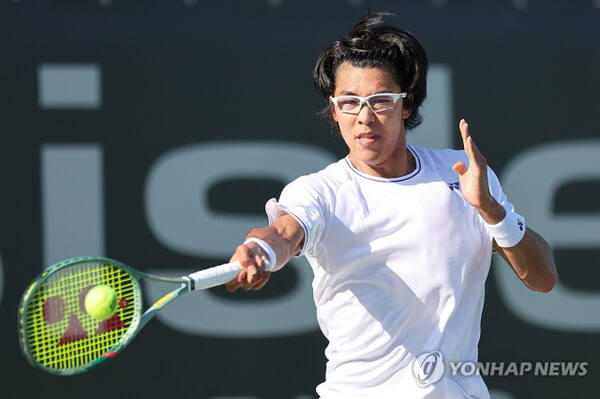 새해 첫 국제대회인 국제테니스연맹(ITF) 암만 미네랄서 5년 5개월 만에 우승한 정현.연합뉴스