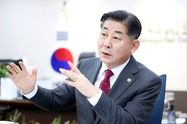 정해권 인천시의회 의장(국민의힘·연수1). 시의회 제공