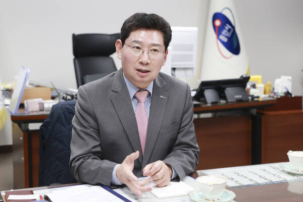 이상일 용인특례시장이 경기일보와 신년인터뷰를 진행하고 있다. 용인특례시 제공