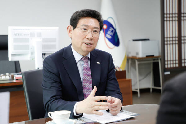 이상일 용인특례시장이 경기일보와 신년인터뷰를 진행하고 있다. 용인특례시 제공